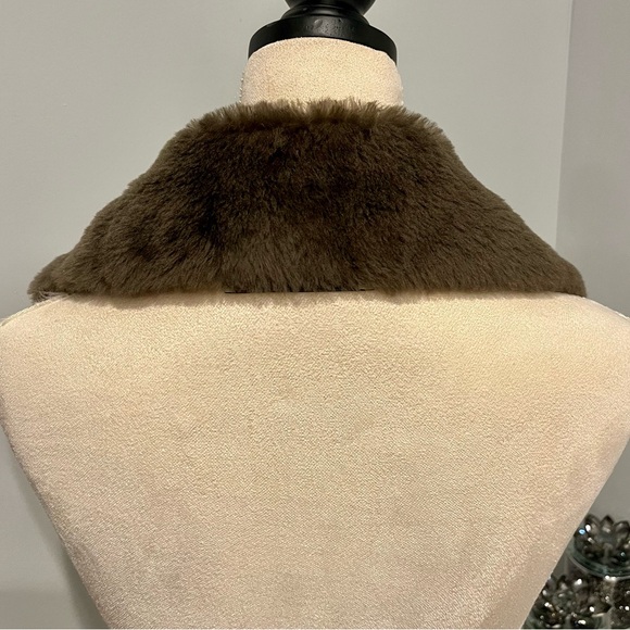 Marfa Stance Shearling Collar in Dark Olive - Picture 10 of 16